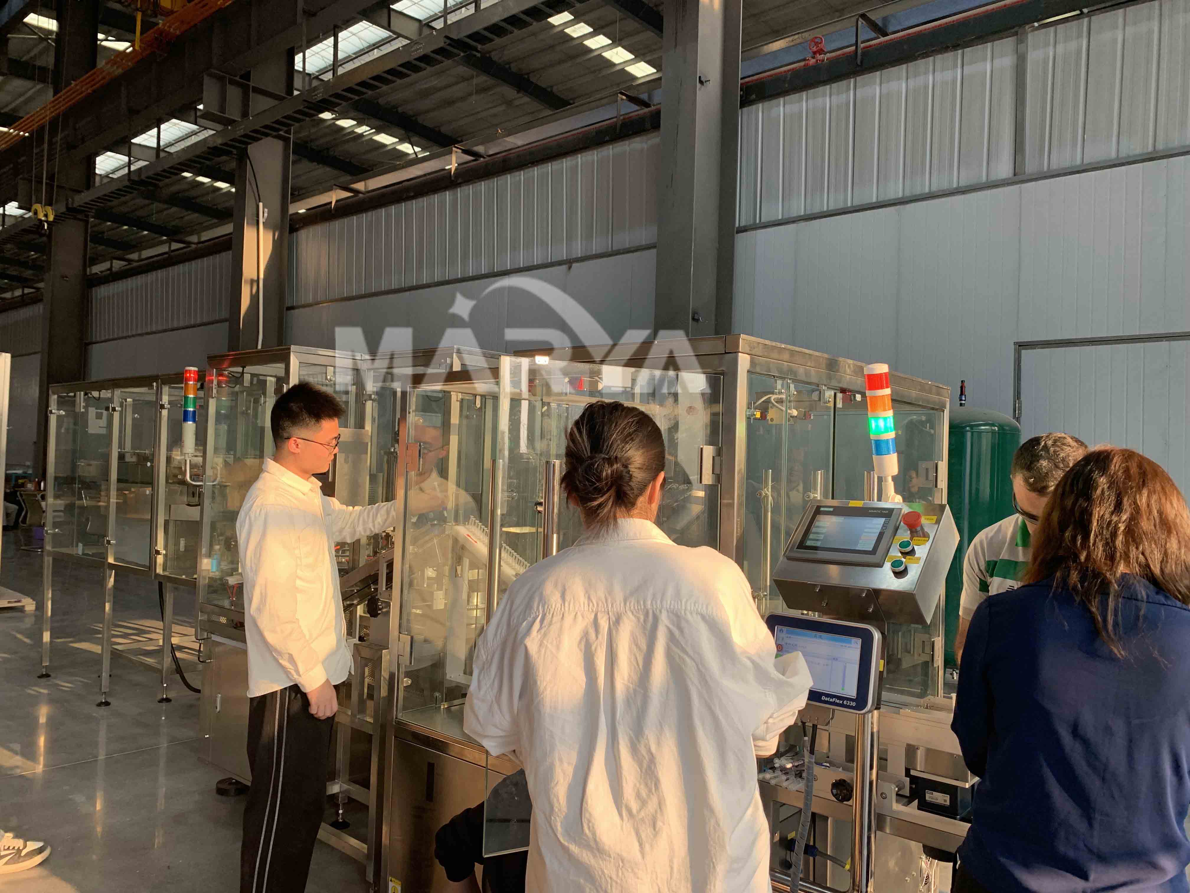 Australië voorgevulde spuit vulmachine project